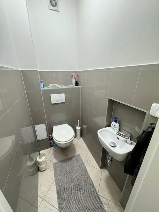 Cozy Karlin Apartment Прага Екстериор снимка