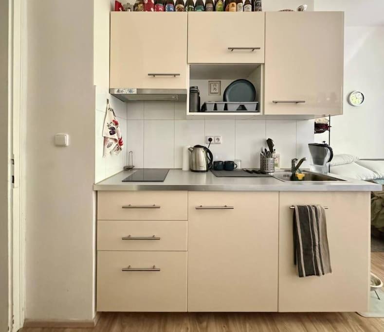 Cozy Karlin Apartment Прага Екстериор снимка