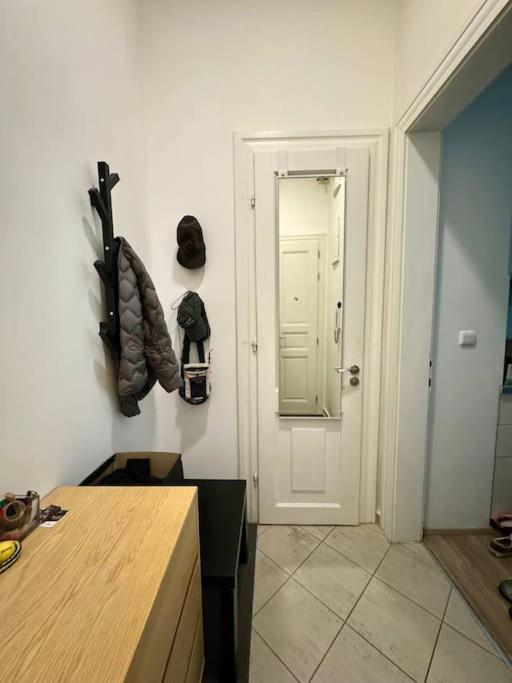 Cozy Karlin Apartment Прага Екстериор снимка