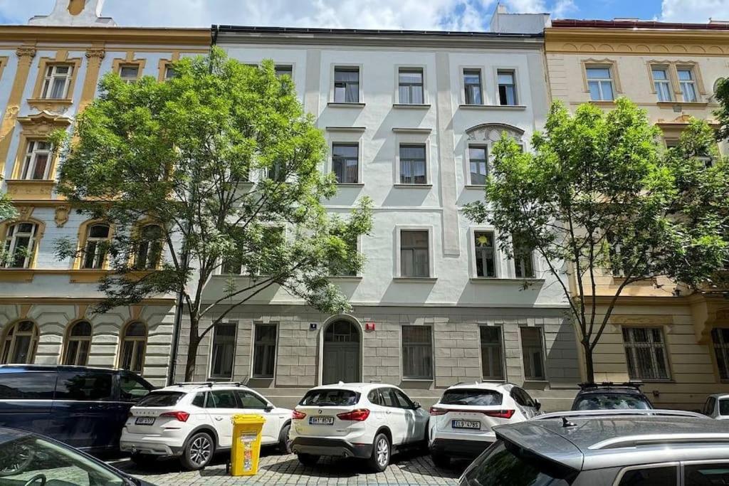 Cozy Karlin Apartment Прага Екстериор снимка
